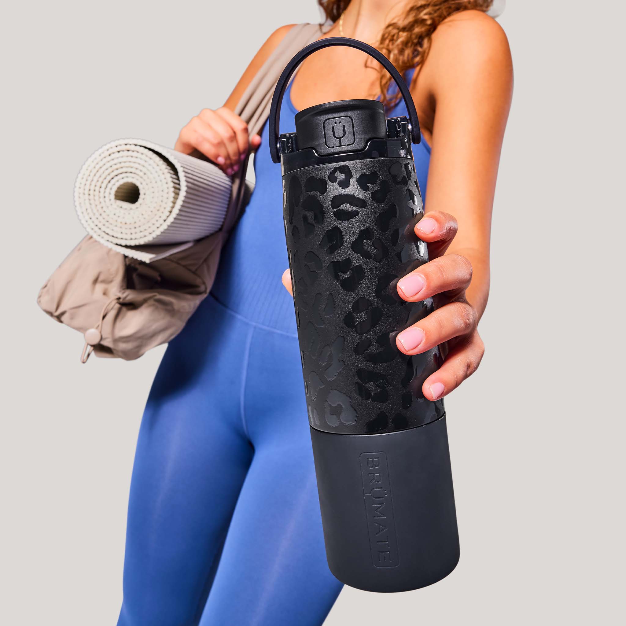 25oz Rise Water Bottle in Onyx Leopard - Image 2