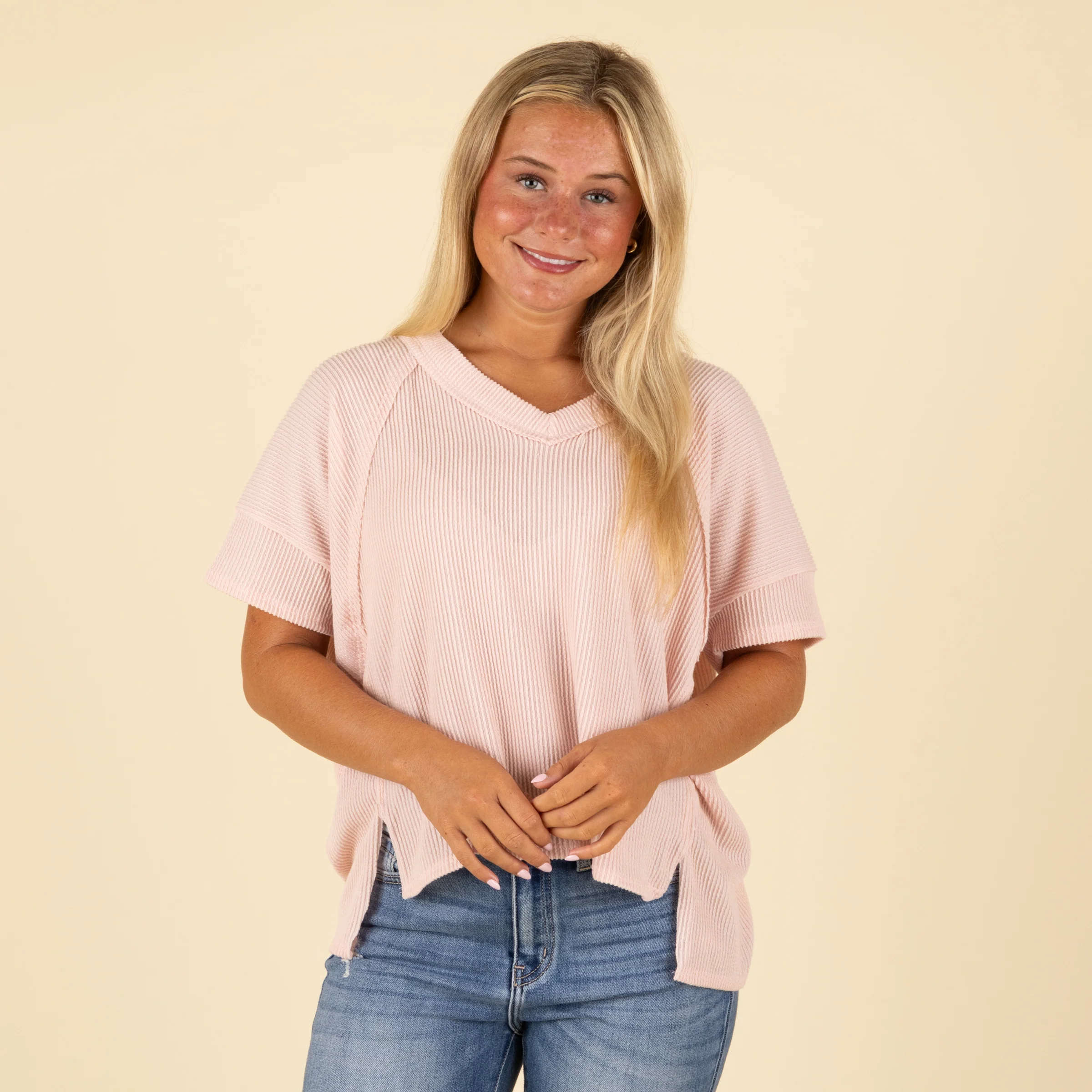 Short Sleeve Ribbed V-Neck Weekender Top in Blush