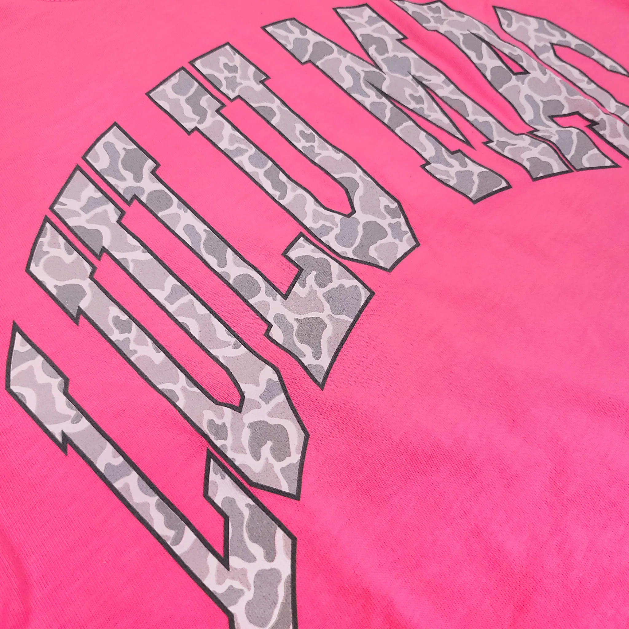 Lulu Mac White Camo Fill Short Sleeve T-Shirt in Neon Pink - Image 3