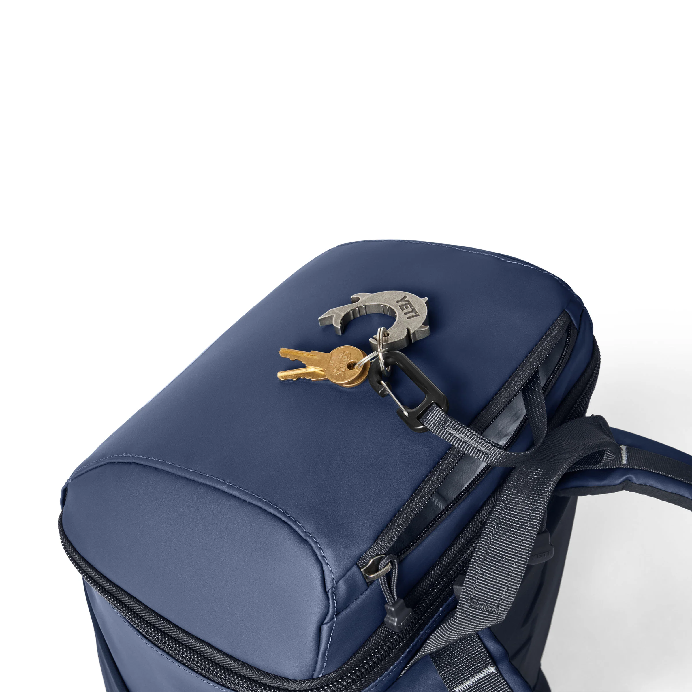 Classic Navy 20L Daytrip Insulated Backpack - Image 6